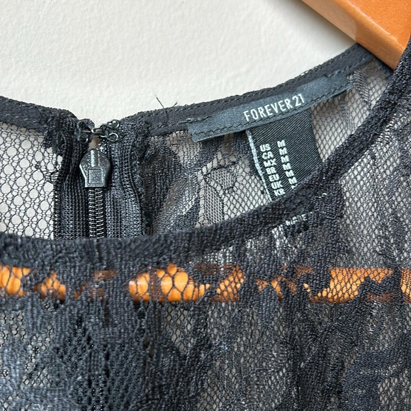FOREVER 21 Black lace top size M - looks expensive - Picture 3 of 5